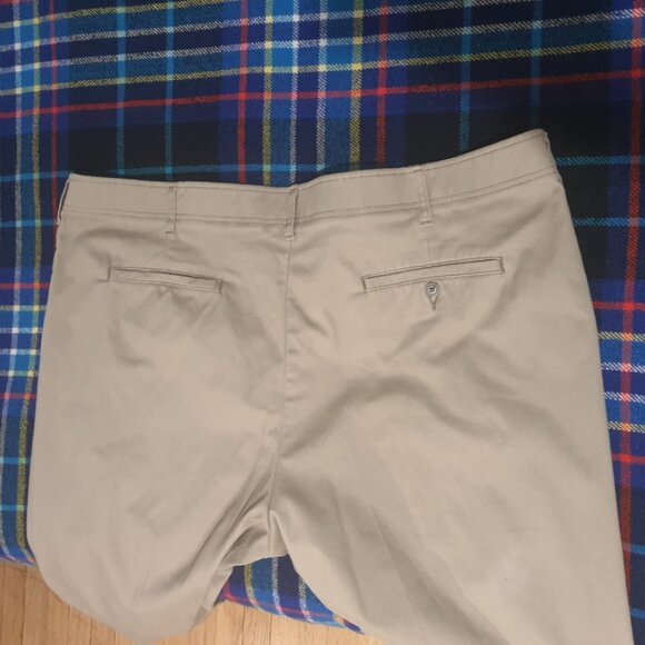 Lee Straight Fit 48 x 34 "Extreme Comfort" Khaki Pants -- Unused - Picture 2 of 5